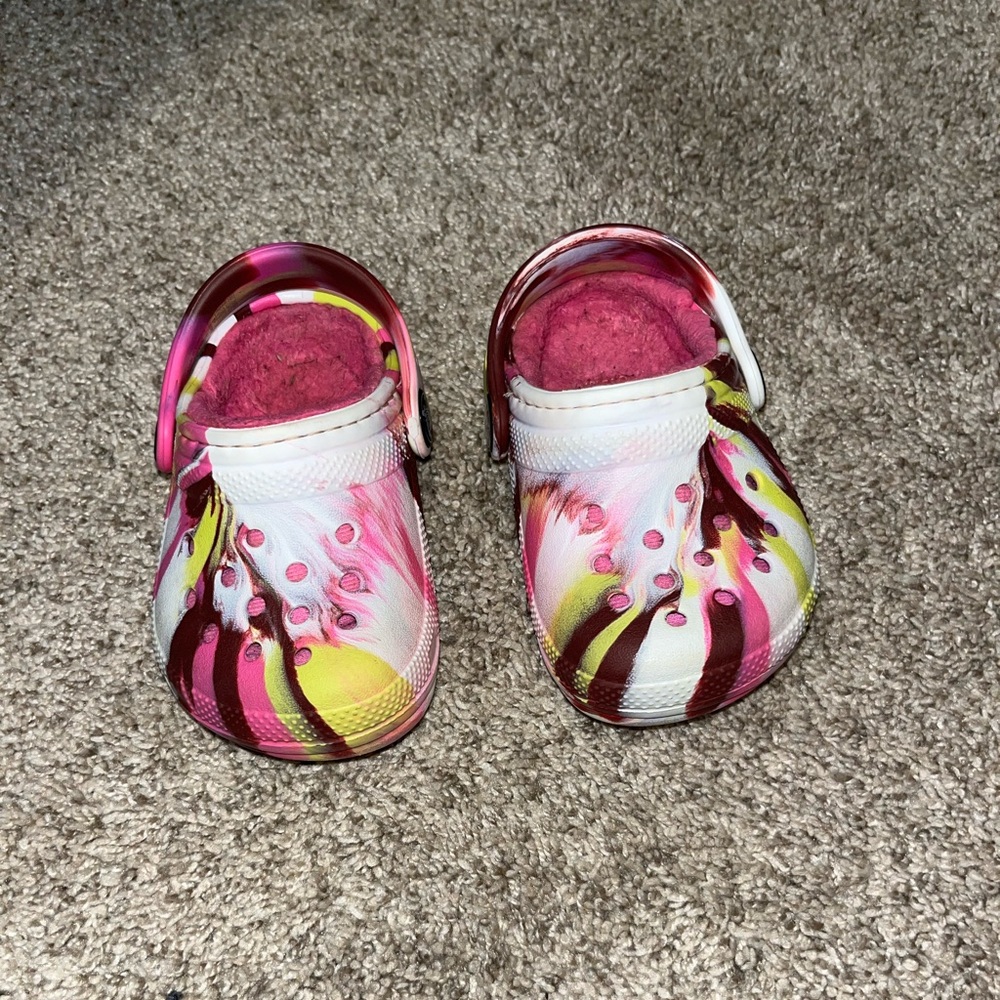 Toddler tie dye Crocs fur line